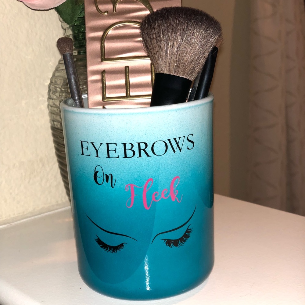 Makeup brush and makeup holder